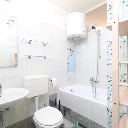 Apartment Vili, Oasis Step To The Sea